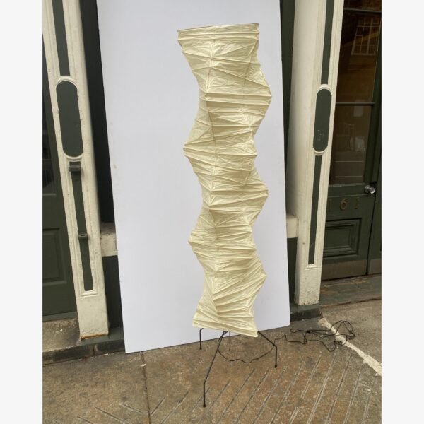 Magic light – Akari UF4-33N floor lamp made of paper and metal - Image 11