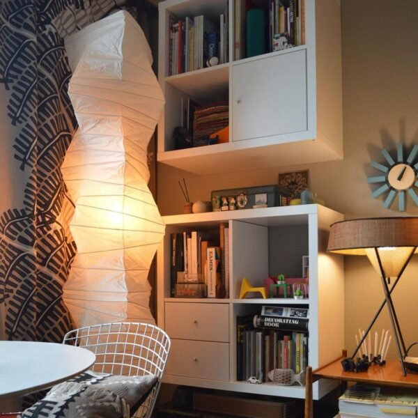 Magic light – Akari UF4-33N floor lamp made of paper and metal - Image 12
