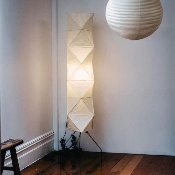 Magic light – Akari UF4-33N floor lamp made of paper and metal - Image 3